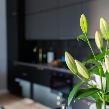 Yoursecondflat Grzybowska Metropoint Varsovia Exterior foto