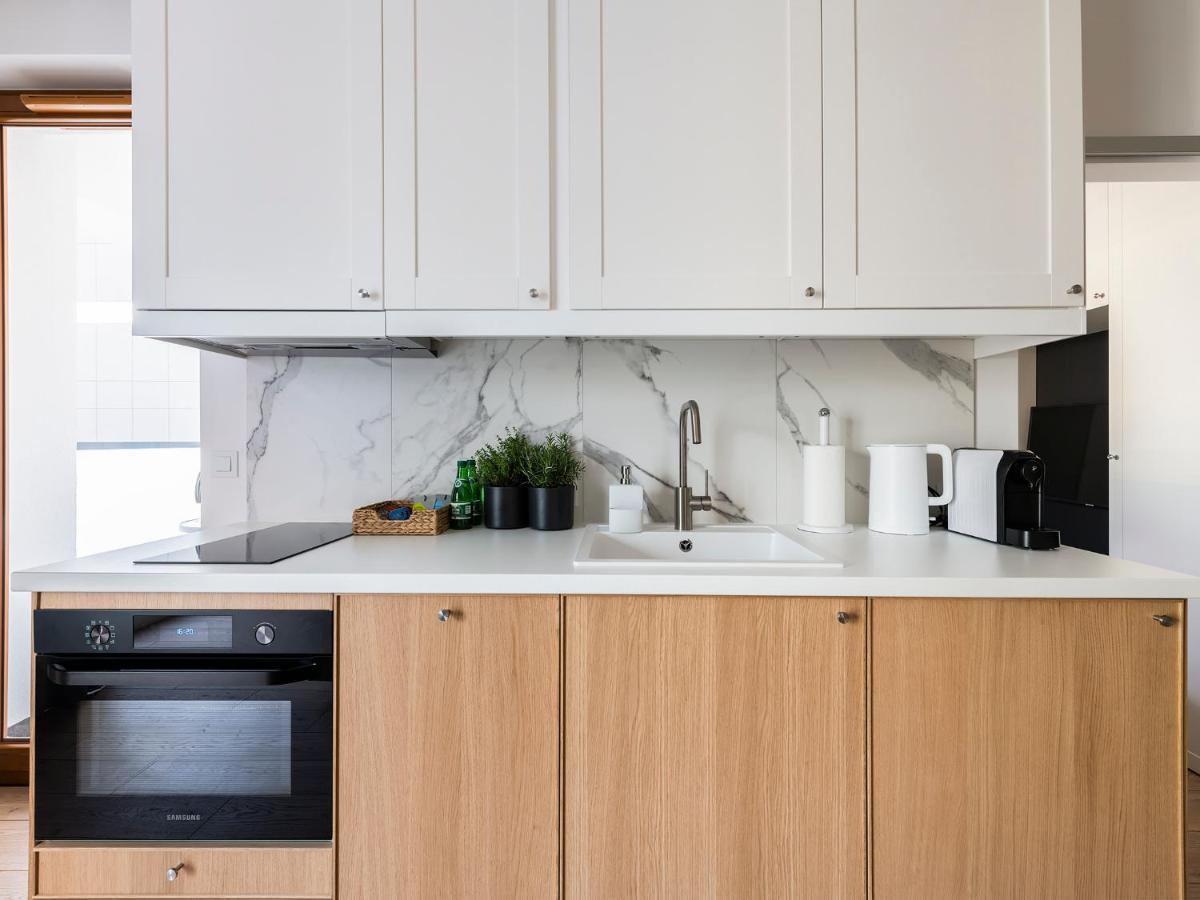 Yoursecondflat Grzybowska Metropoint Varsovia Exterior foto